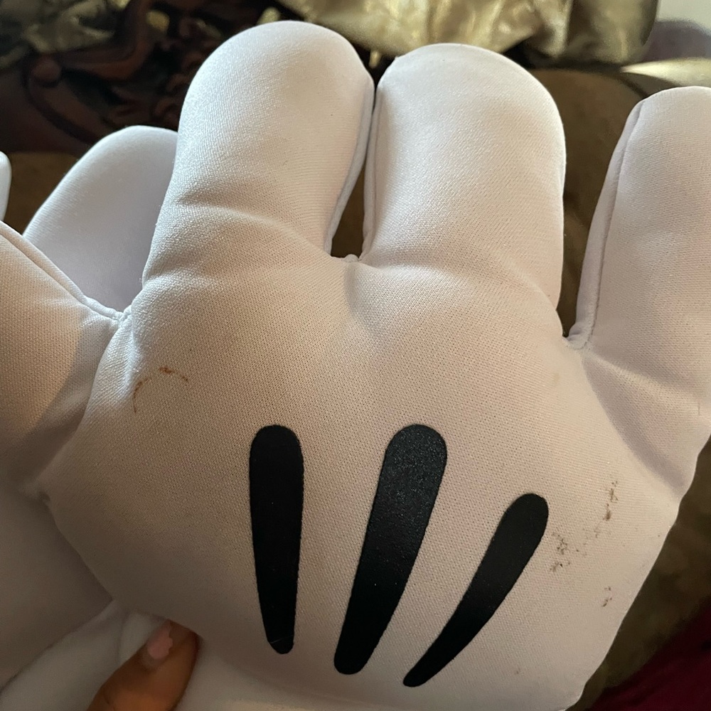 Mickey mouse gloves - Picture 2 of 2